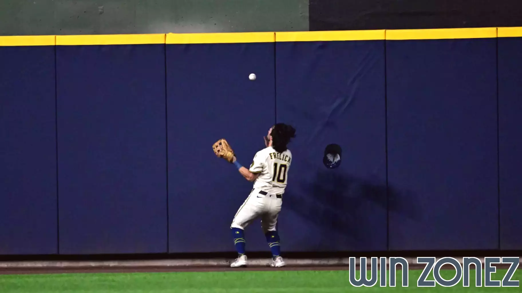 Max Muncy Hits into Unusual Double Play in NLCS Game 1